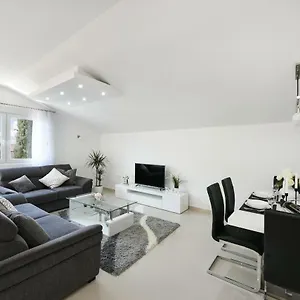  Appartement Monika - Private Terrace & Parking